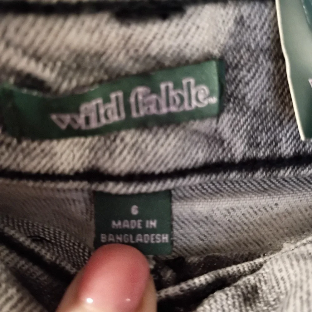 NWT Wild Fable Gray Whit Washed High Rise Denim Summer Shorts Size 6 Waist 28 - Picture 5 of 7